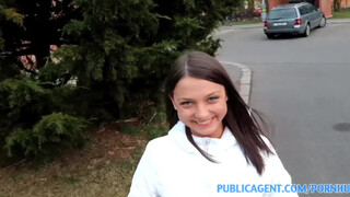 PublicAgent - 18 éves tini megbaszva a hotelben