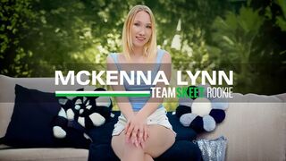 Mckenna Lynn első pornója: szőke csaj vad faszas kalandja