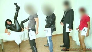 A spermaorgia! Korlátlan vágykielégítés a latexbe öltözött csábítóval!