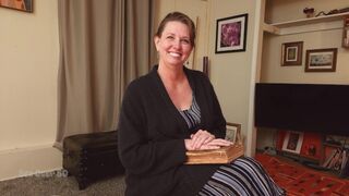 Csábító lelkészfeleség rábeszéli a frissen nősült tinédzsert egy tiltott kalandra