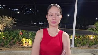 Szexi tini csaj leragad az utcán, én viszem haza a csábító nagy seggét