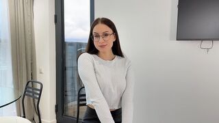 Forró Ava keményen megdolgozik a pozícióért, majd lenyeli a forró adagot